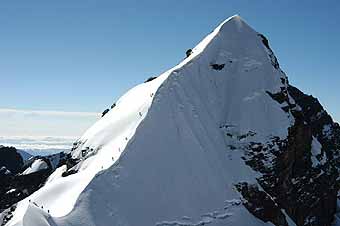 Pequeno Alpamayo summit ridge