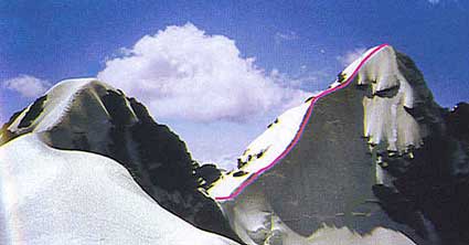 The route to the summit of Pequeno Alpamayo