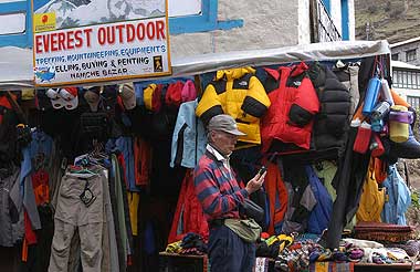 Members from international expeditions all over the place