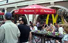 Denio and Spencer decide where to have lunch