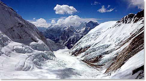 Unmatched beauty – in spring or fall – on a Berg Adventures Everest Climb