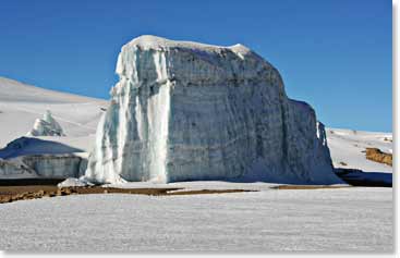 Inside the Crater you have many magnificent views of the glaciers that cover Kilimanjaro