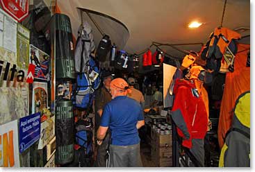 Some of the team members took to opportunity to stop in at one of Mendoza's many mountaineering shops