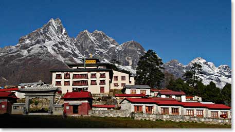 Approaching the Tengboche Monastery