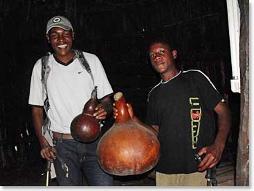 BAI guide, Elias with drinking containers