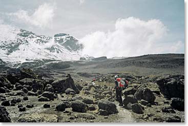 Hiking across the Shira Plateau