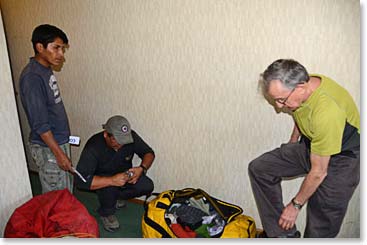 Howard does some last minute gear checking with Sergio and Osvaldo.