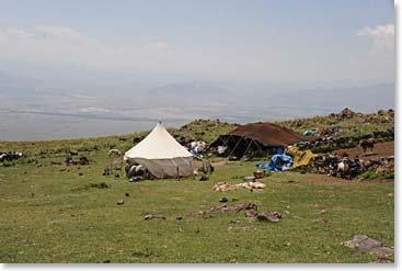 Local Kurdish people live in Shepard’s camps during this season.