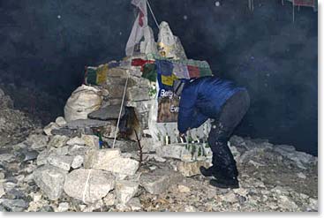 Ang Temba prepares the juniper fire.