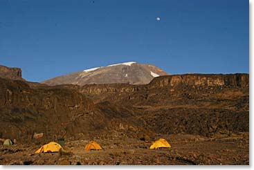 Beautiful Moir Camp at night