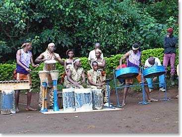 A perfect end to our great adventure- listening to some local music! We love the drums!