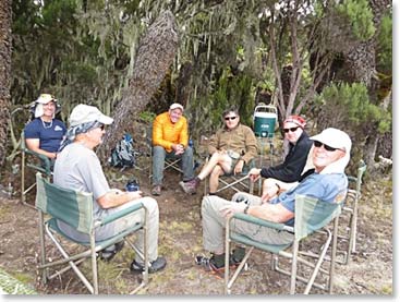 The guys relaxing together at our lunch break mid-way to Barranco today.