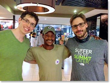 Alex, Herman e Gabriel no hotel (Alex, Herman and Gabriel together at the Hotel)