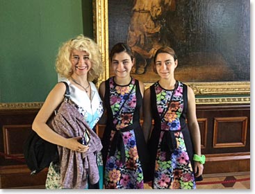 Many tourists like to pose in front of the masterpieces