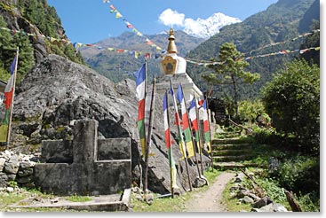 Chortens along the trail