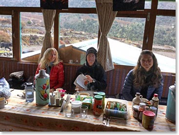 Time to go to Pheriche; everyone enjoyed Ang Temba’s home in Pangboche, especially Rob who was catching up on his reading and Leah and Alison relaxed in the sky lounge.