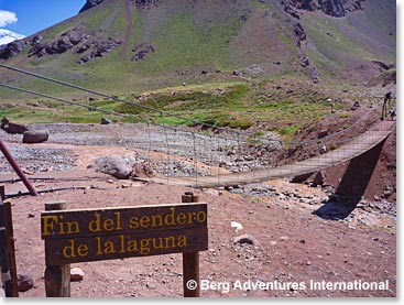 Without a permit, you can only enter the park up to the bridge over the Horcones River. The bridge was built for Brad Pitt’s 1997 movie Seven Years in Tibet