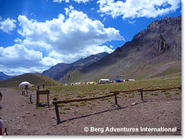 Approaching Confluencia Camp