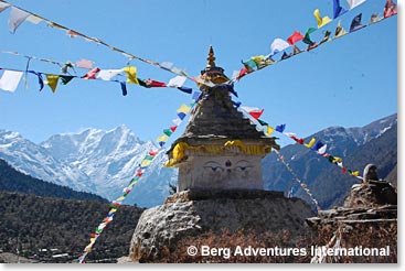 Perfectly beautiful days along the trail to Everest 
