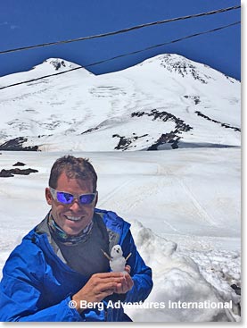 Devin Devarennes having fun on Elbrus 