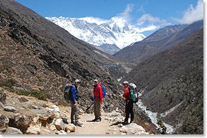 Hiking to Pheriche
