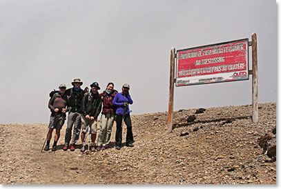 Team reaches the crater of Guagua Pichincha